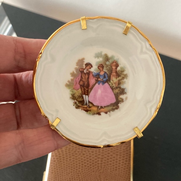 Other - Classic Live Story Miniature on Stand